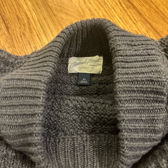 Universal Threads Size Extra Small Grey Sweater - Picture 2 of 3